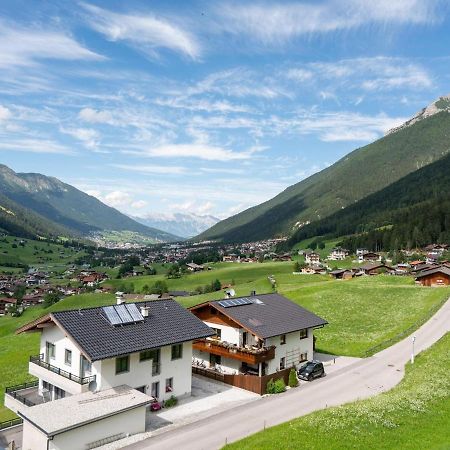 Lovely Apartment In Neustift Im Stubaital With Mountain View Bagian luar foto